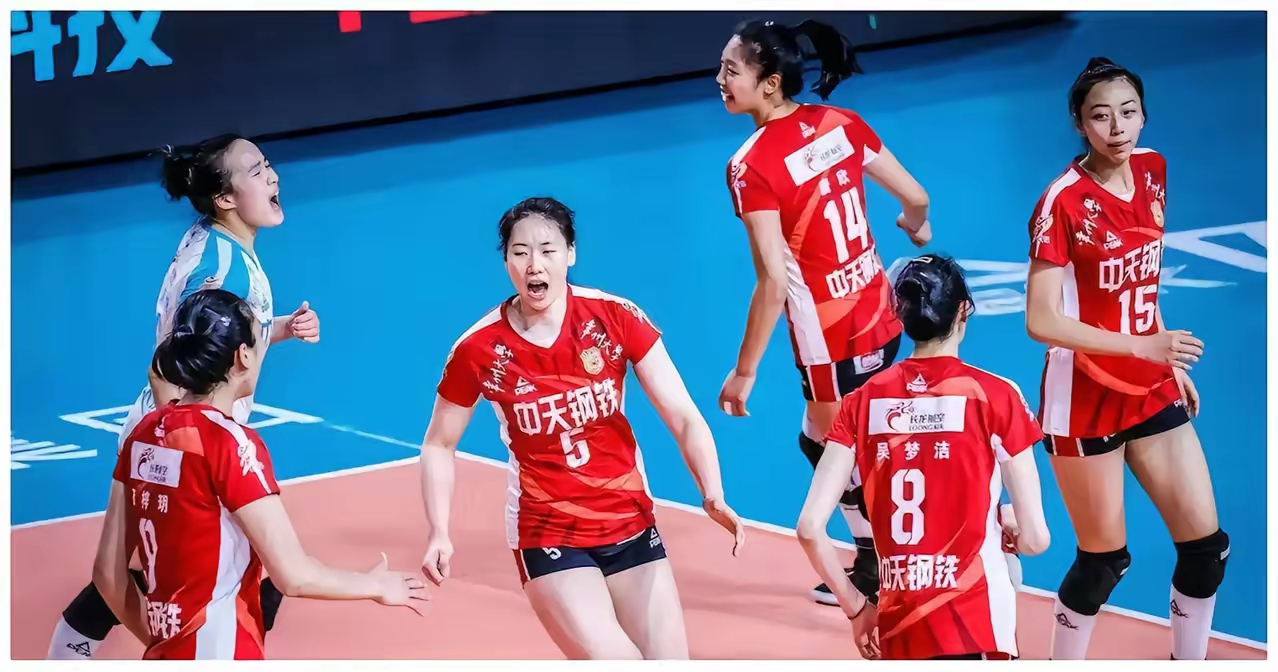 中国女排压哨绝杀恒大，全场沸腾！经典一战再现传奇